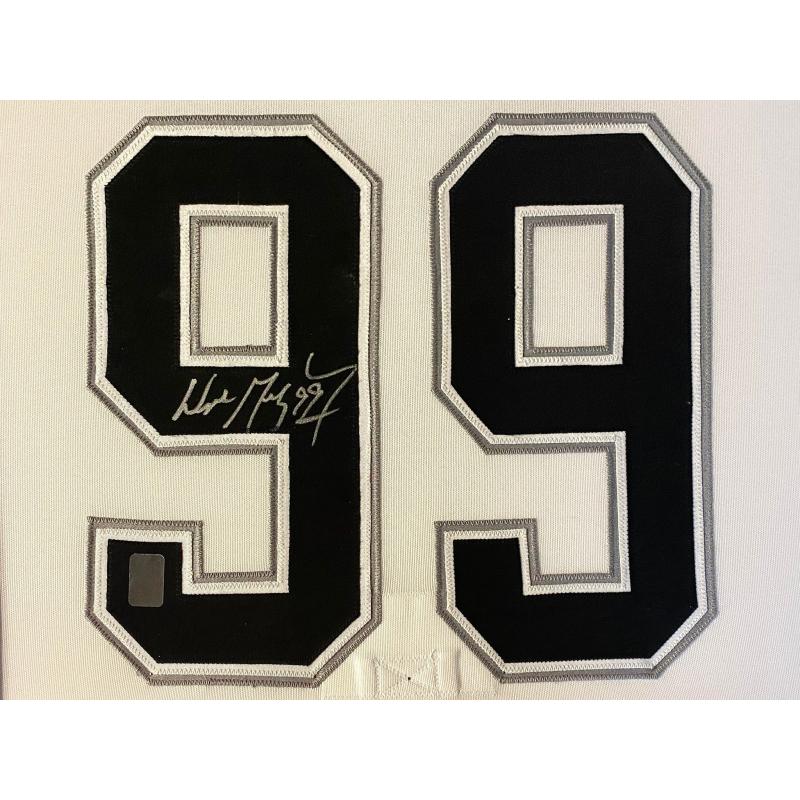 Framed Wayne GRETZKY Signed Los Angeles Kings White Jersey